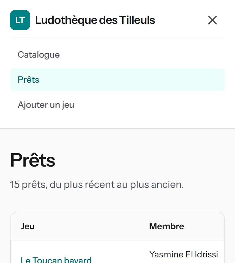 L'en-tête à 375 pixels, menu ouvert : la croix à droite du logo, puis les trois liens l'un sous l'autre, « Prêts » sur fond bleu canard très clair